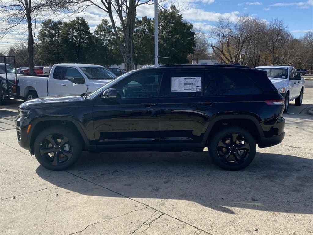 new 2025 Jeep Grand Cherokee car, priced at $46,535