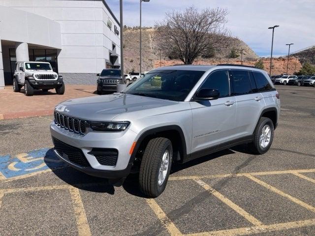 new 2025 Jeep Grand Cherokee car, priced at $43,043