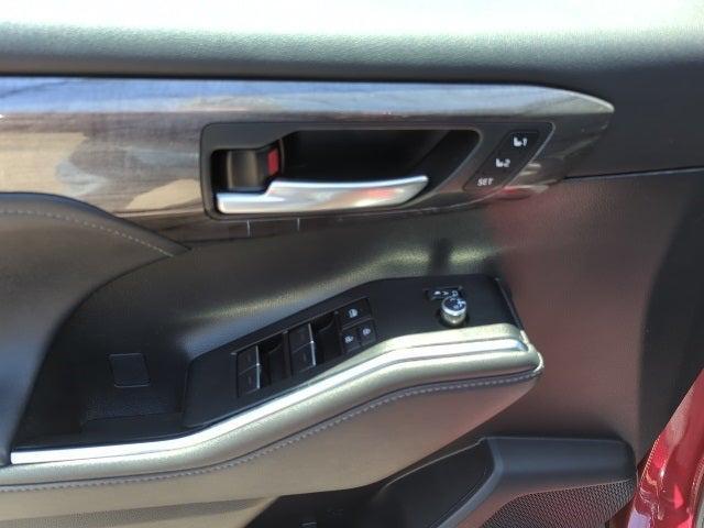 used 2023 Toyota Highlander car, priced at $43,880