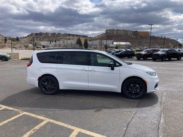 new 2024 Chrysler Pacifica car, priced at $41,546