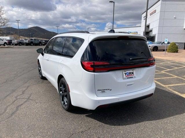 new 2024 Chrysler Pacifica car, priced at $41,546