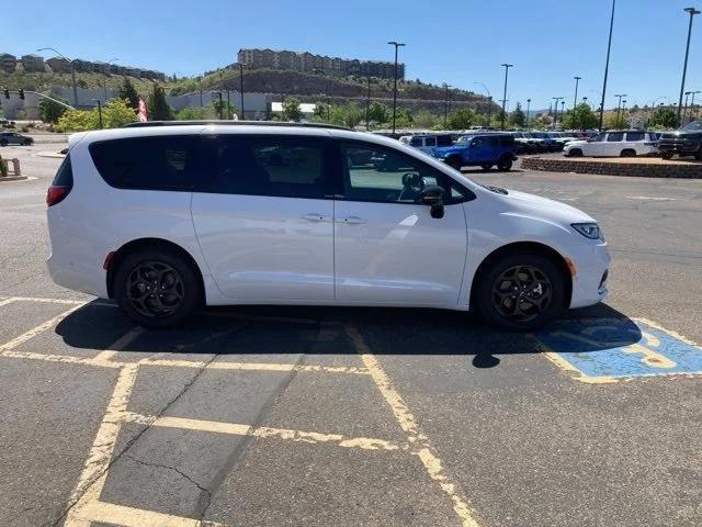 new 2024 Chrysler Pacifica Hybrid car, priced at $45,377