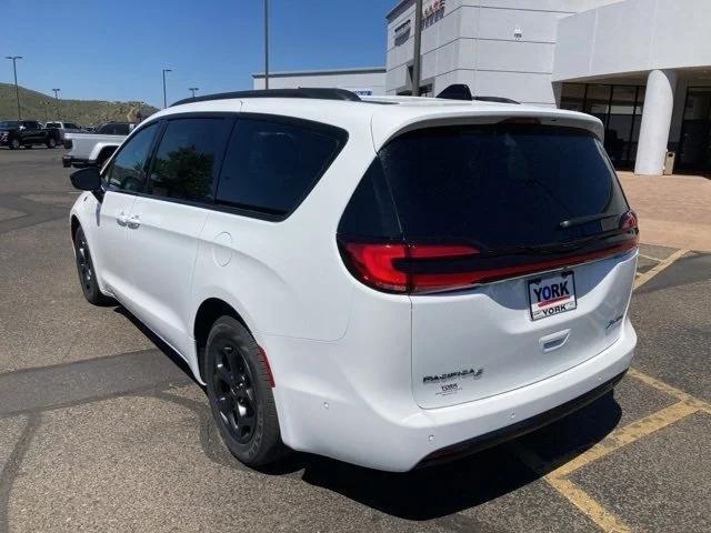 new 2024 Chrysler Pacifica Hybrid car, priced at $45,377