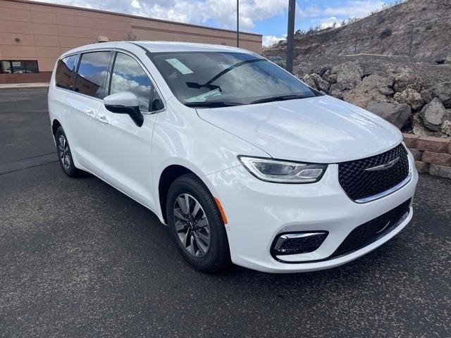 new 2023 Chrysler Pacifica Hybrid car, priced at $36,356