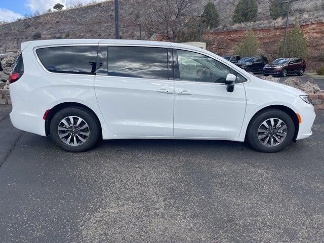 new 2023 Chrysler Pacifica Hybrid car, priced at $36,356