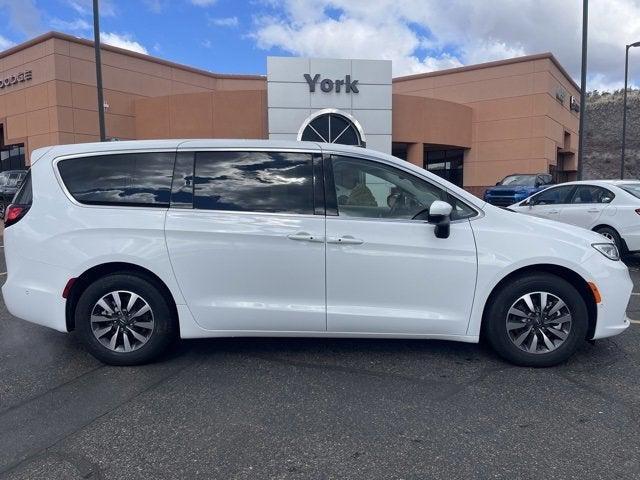 new 2023 Chrysler Pacifica Hybrid car, priced at $36,356