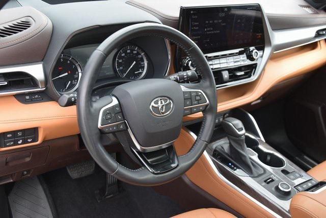 used 2021 Toyota Highlander car, priced at $42,988