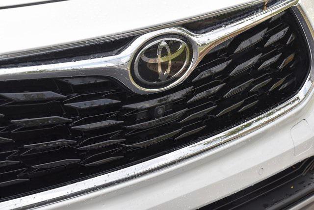 used 2021 Toyota Highlander car, priced at $42,988