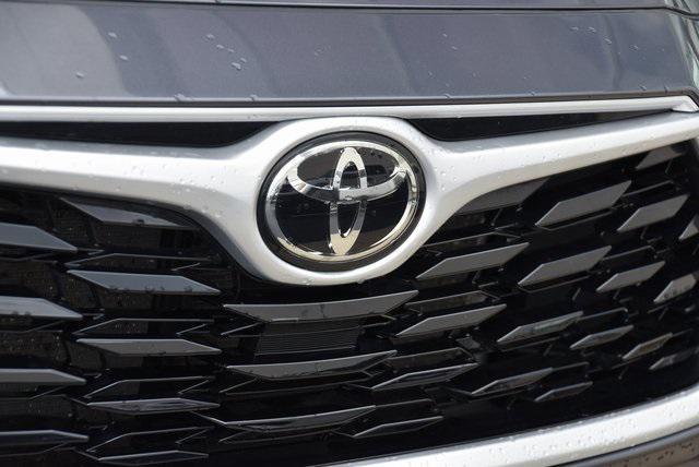 used 2022 Toyota Highlander car, priced at $36,874