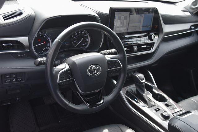 used 2021 Toyota Highlander car, priced at $33,959