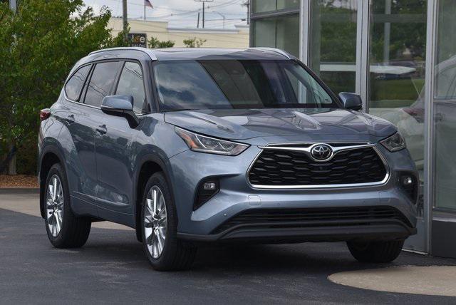 used 2021 Toyota Highlander car, priced at $33,959