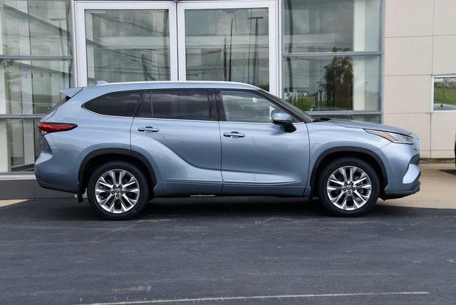 used 2021 Toyota Highlander car, priced at $33,959