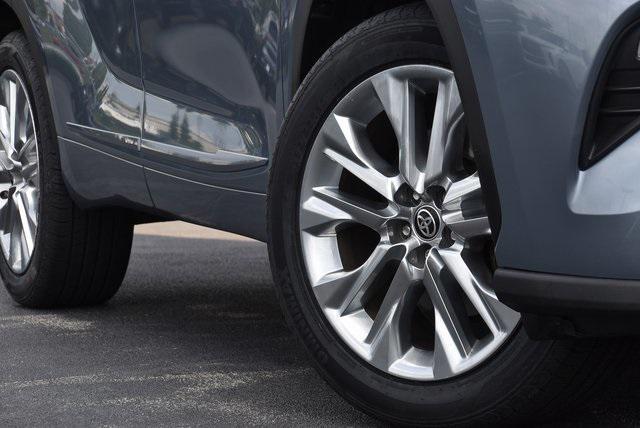 used 2021 Toyota Highlander car, priced at $33,959