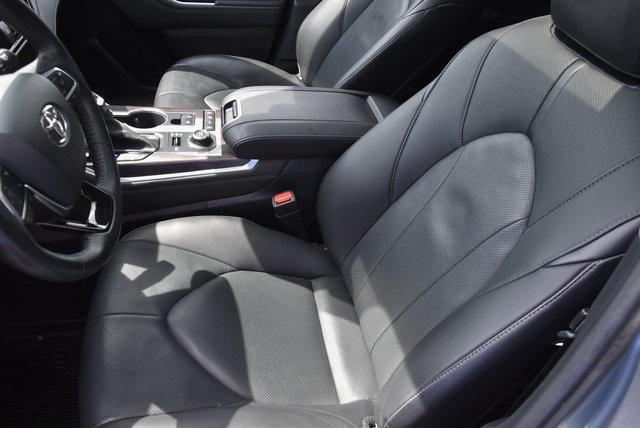 used 2021 Toyota Highlander car, priced at $33,959