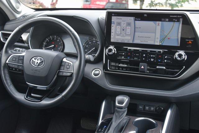 used 2021 Toyota Highlander car, priced at $33,959