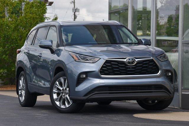 used 2021 Toyota Highlander car, priced at $33,959