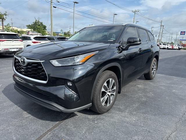 used 2023 Toyota Highlander car, priced at $37,988