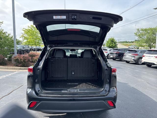 used 2023 Toyota Highlander car, priced at $37,988