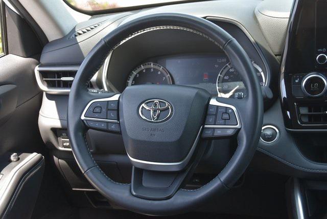 used 2023 Toyota Highlander car, priced at $36,844