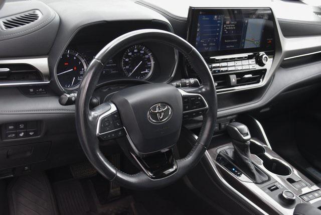 used 2020 Toyota Highlander car, priced at $28,988