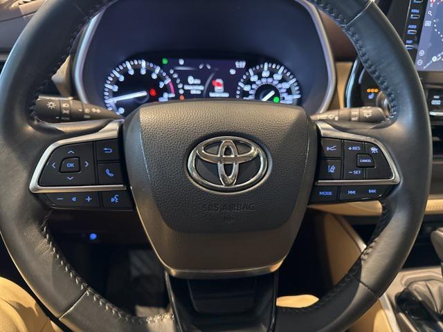 used 2021 Toyota Highlander car, priced at $31,998