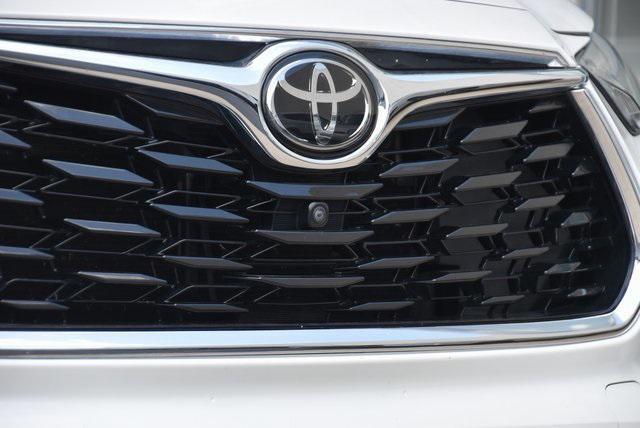 used 2020 Toyota Highlander car, priced at $33,988
