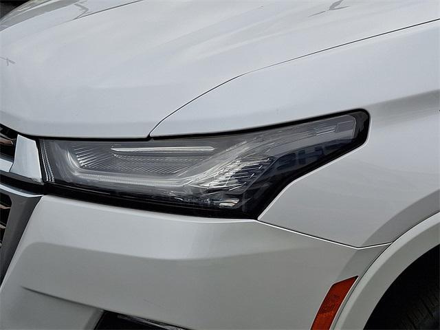 used 2023 Chevrolet Traverse car, priced at $41,990