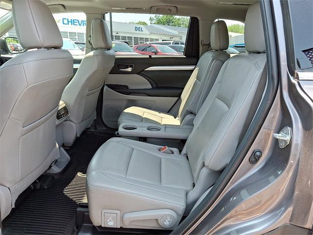 used 2019 Toyota Highlander car, priced at $27,995