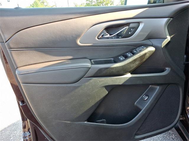 used 2023 Chevrolet Traverse car, priced at $35,990