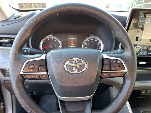 used 2022 Toyota Highlander car, priced at $31,995