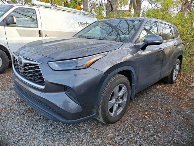 used 2022 Toyota Highlander car, priced at $31,995