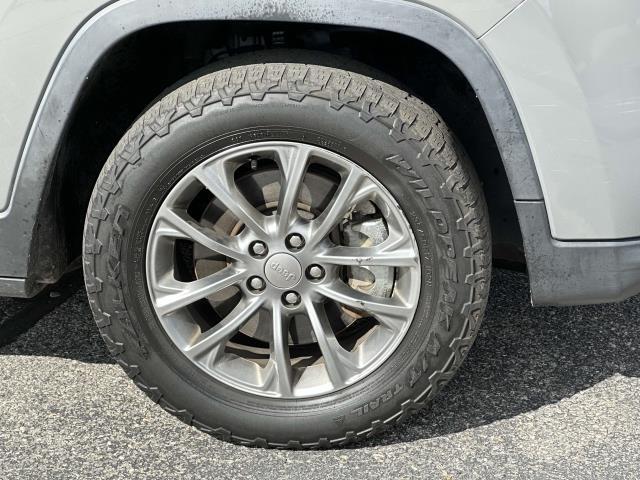 used 2019 Jeep Cherokee car, priced at $13,245