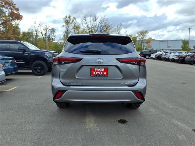 used 2025 Toyota Highlander Hybrid car, priced at $54,500