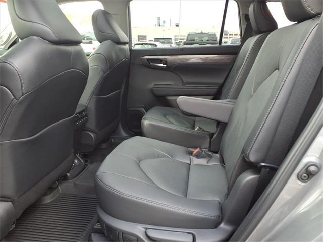 used 2025 Toyota Highlander Hybrid car, priced at $54,500