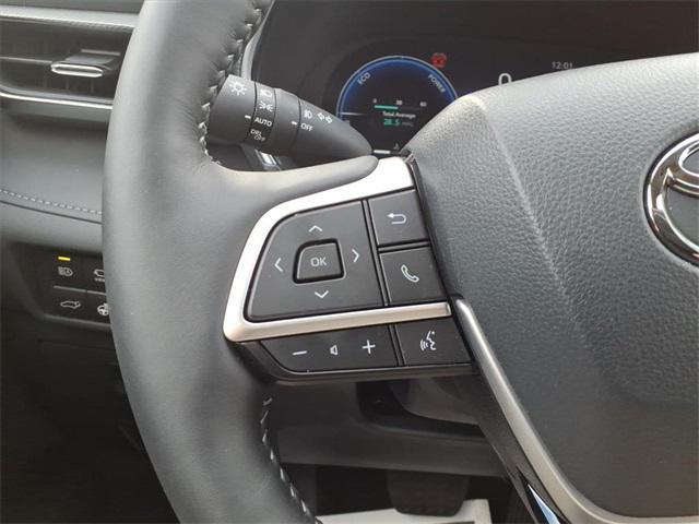 used 2025 Toyota Highlander Hybrid car, priced at $54,500