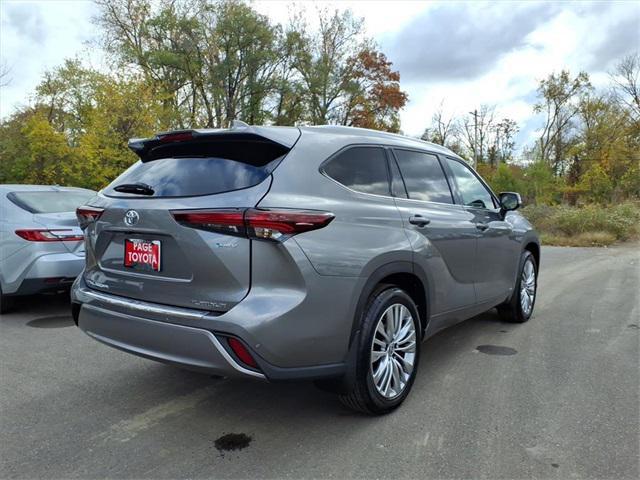 used 2025 Toyota Highlander Hybrid car, priced at $54,500