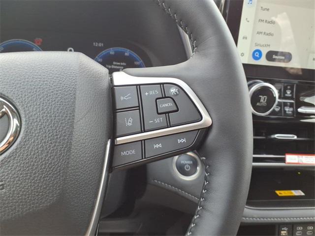 used 2025 Toyota Highlander Hybrid car, priced at $54,500