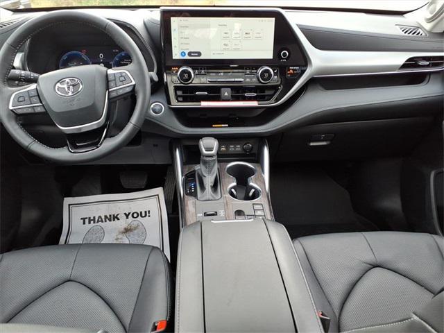 used 2025 Toyota Highlander Hybrid car, priced at $54,500