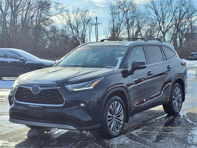 used 2020 Toyota Highlander Hybrid car, priced at $31,000