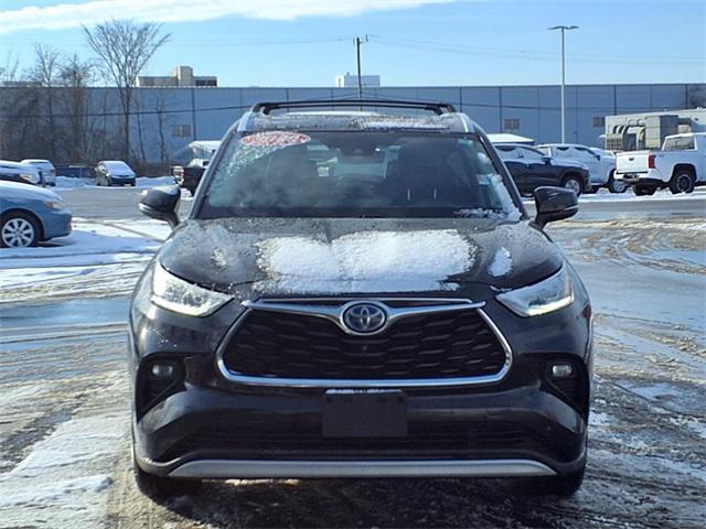 used 2020 Toyota Highlander Hybrid car, priced at $31,000