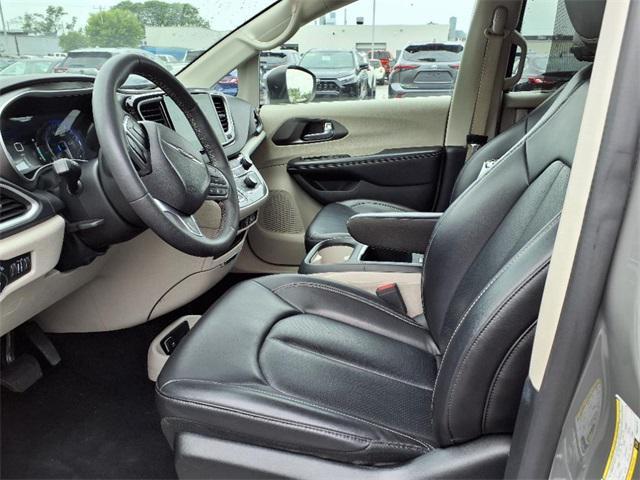 used 2023 Chrysler Pacifica car, priced at $24,000
