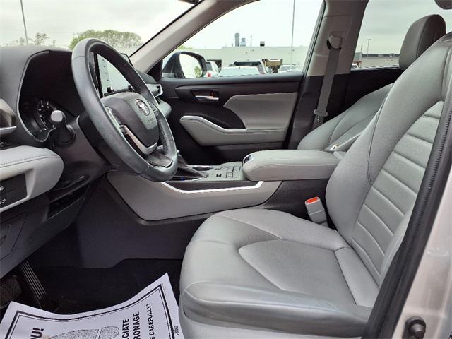 used 2022 Toyota Highlander car, priced at $33,000