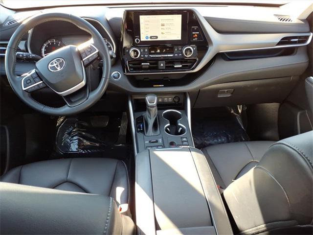 used 2023 Toyota Highlander car, priced at $39,000