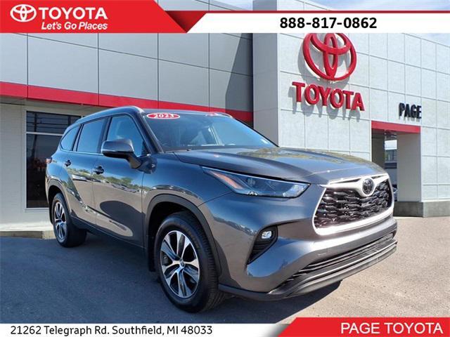 used 2023 Toyota Highlander car, priced at $39,000