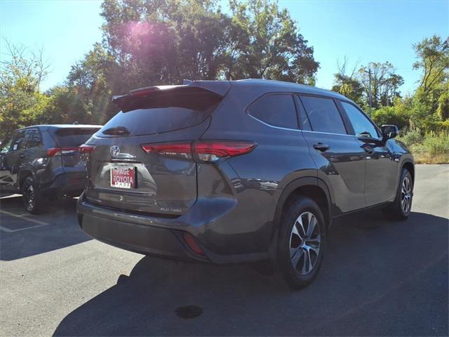 used 2023 Toyota Highlander car, priced at $39,000