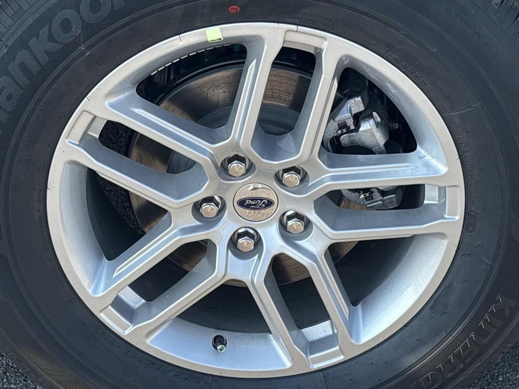 new 2025 Ford Explorer car, priced at $42,444