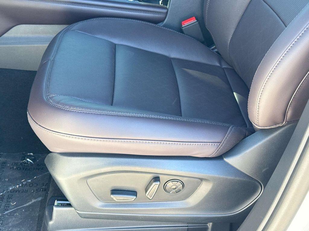 new 2025 Ford Explorer car, priced at $51,870