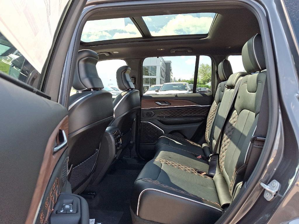 new 2025 Jeep Grand Cherokee car, priced at $62,589