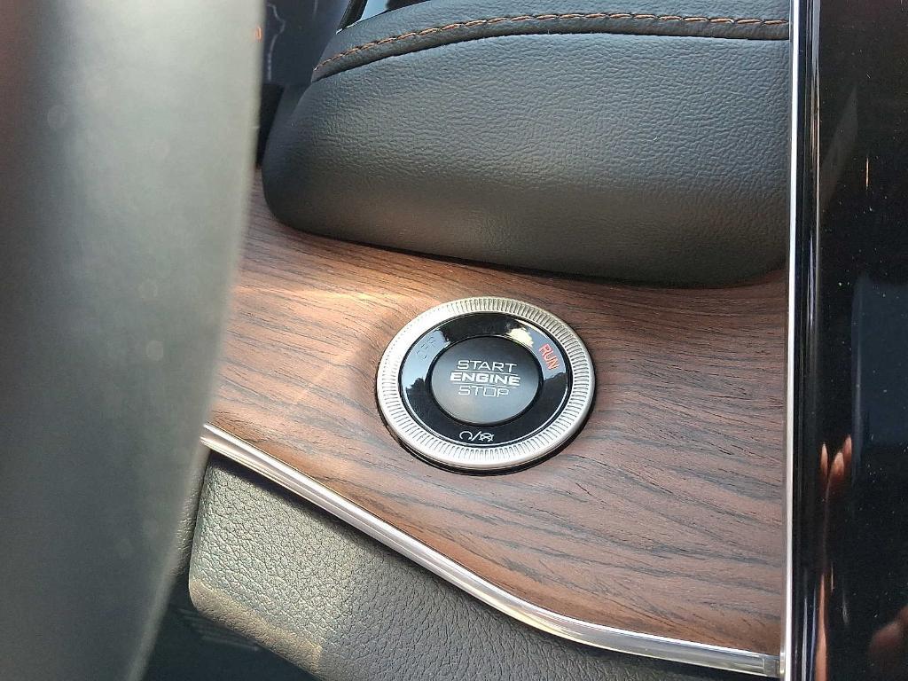 new 2025 Jeep Grand Cherokee car, priced at $62,589
