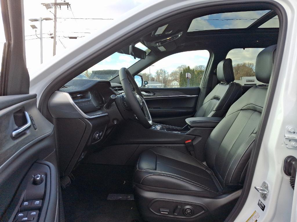 new 2025 Jeep Grand Cherokee car, priced at $51,535